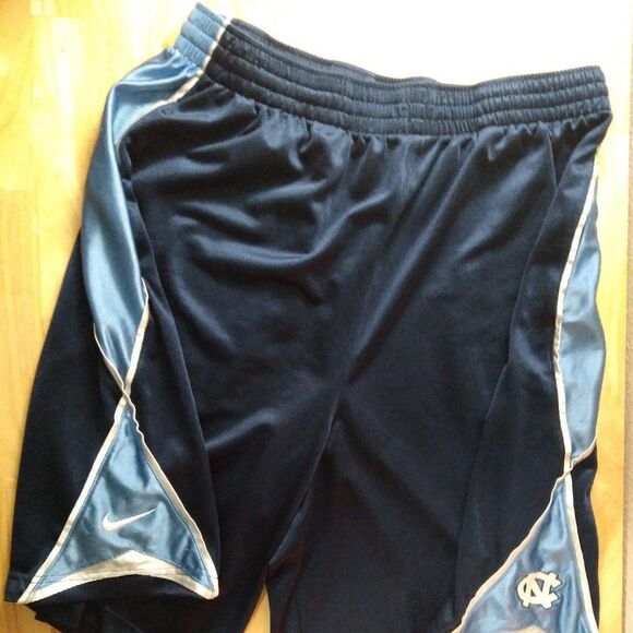 Vintage Nike University of North Carolina Basketball Shorts Trainers - Picture 1 of 10